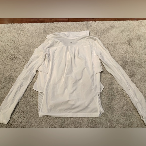 Lululemon - White Long-Sleeve Zip Top with Mesh Accents - Size 10 - Picture 5 of 9